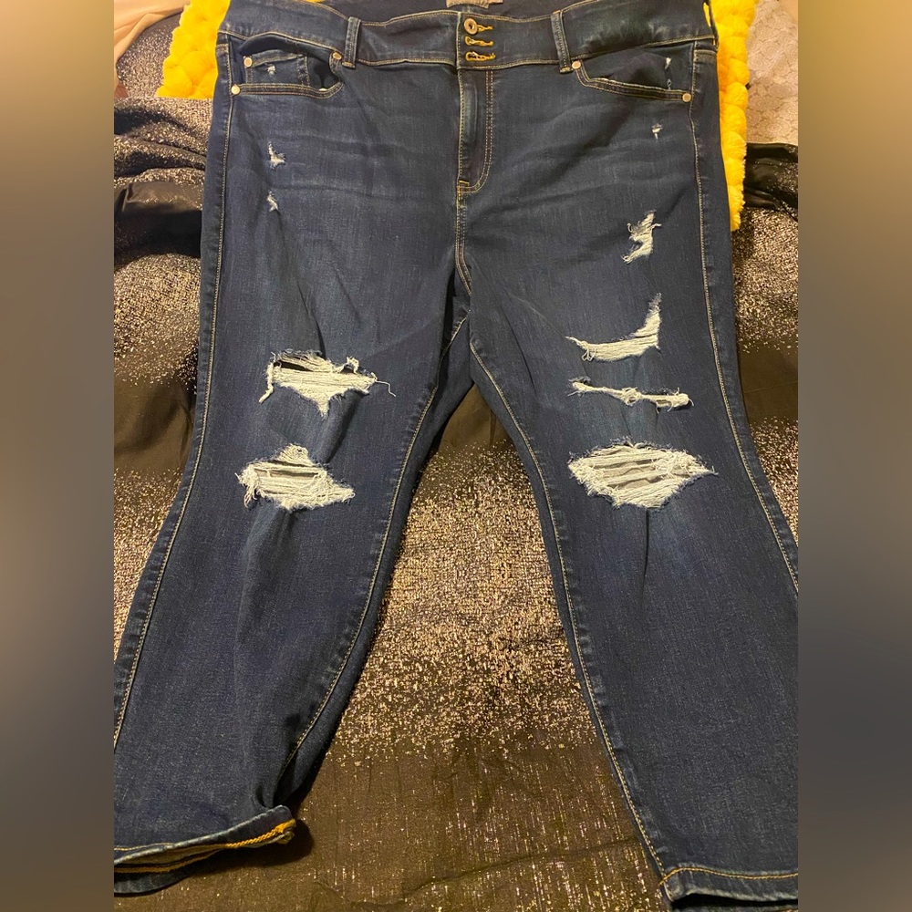 Brand New distressed Torrid Jeggings 26 Extra Short, never worn!